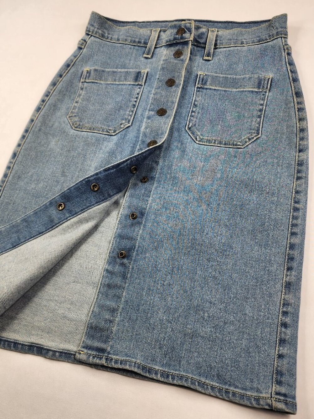 Levi's High Rise Button Front Denim Skirt Size 26 Patch Pocket Retro A-Line Blue